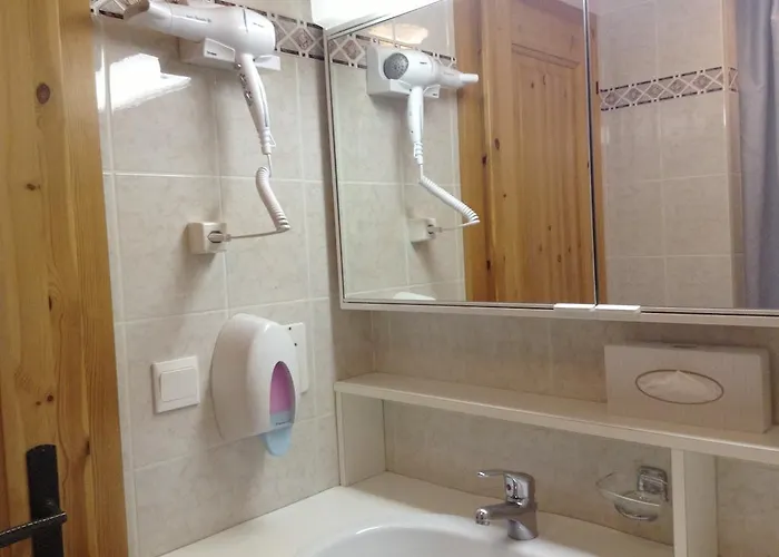 レジデンス カステル クラブ レザン パルク *