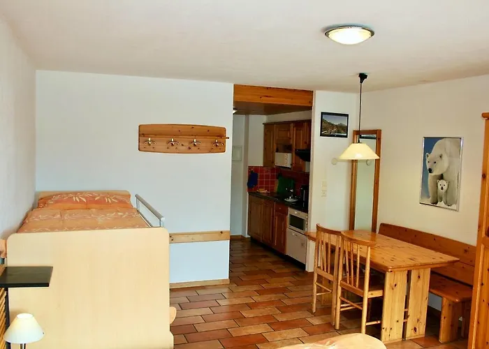 レジデンス カステル クラブ レザン パルク *